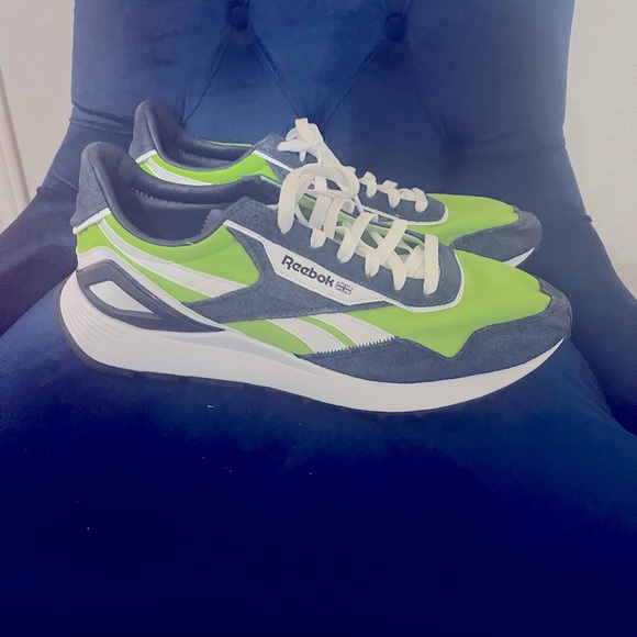 Reebok Classics (Heather Green) Size 11 - Picture 3 of 5